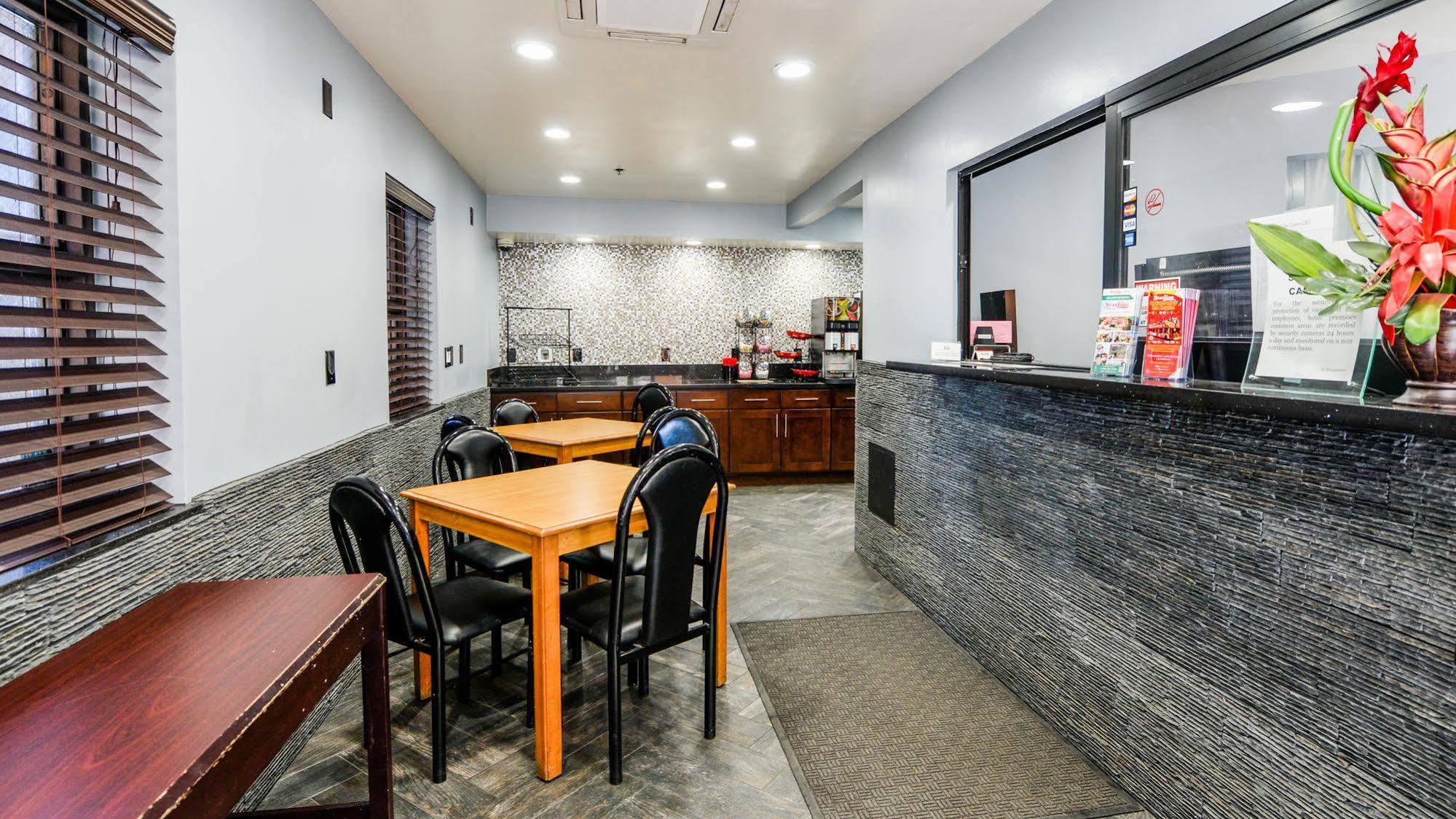 אינגלווד Hollywood Inn Express Lax מראה חיצוני תמונה